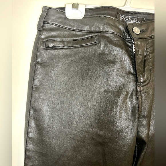 Guess leather look coated denim. Black. Size 30. - Picture 3 of 3